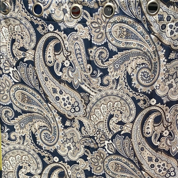 Drapery panels - Picture 4 of 5